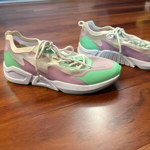 Fabletics Larchmont Transparent Performance Shoe Sneakers Misty Lilac 9.5, NEW